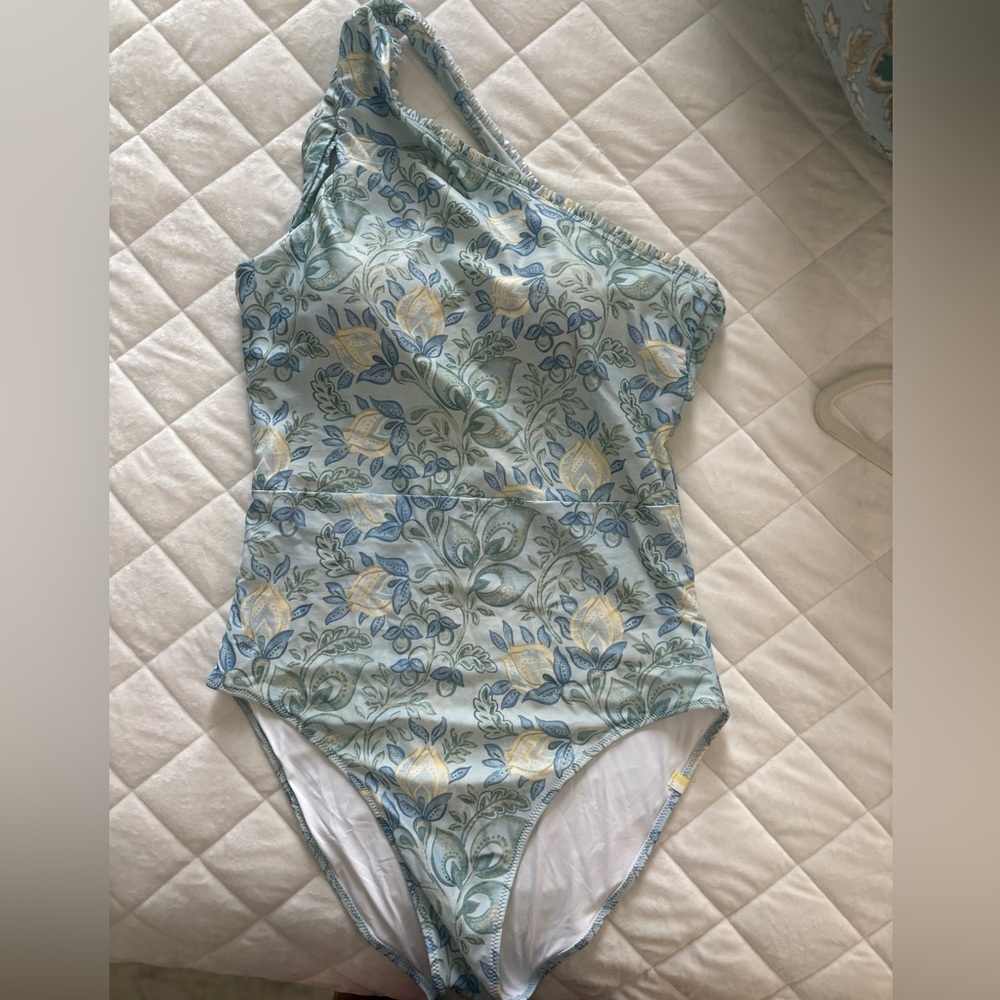 Summersalt One-Shoulder Swimsuit in Blue Floral
Like new. Worn Once!